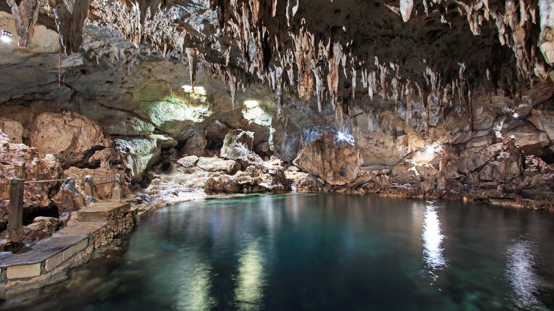 Hinagdanan Cave